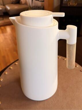 NWOT Thermal carafe 34oz, 1 litre